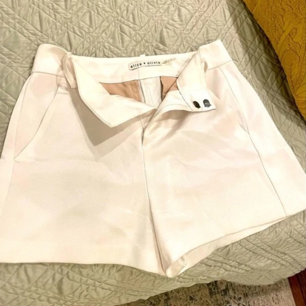 Alice + Olivia satin cream ivory shorts Size 0 Gorgeous!